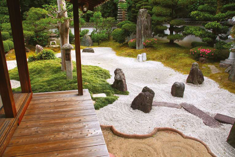 Жители Японии и Китая считают, что пребывание в саду человека делает его счастливым