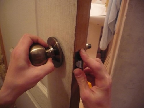 Как разобрать межкомнатную дверь