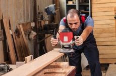 Вызов плотника на дом: в каких случаях это делается?