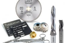 Почему выбирают волоконные лазерные станки для маркировки металлов?