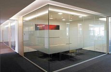 Межкомнатные стеклянные перегородки – правильный выбор для декорирования помещения